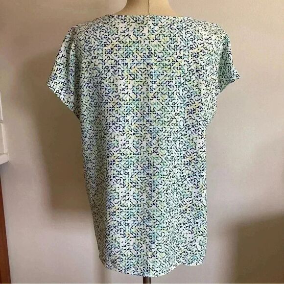 Hilary Radley Women's Patterned Short Sleeve Blouse Size Medium - Picture 3 of 5